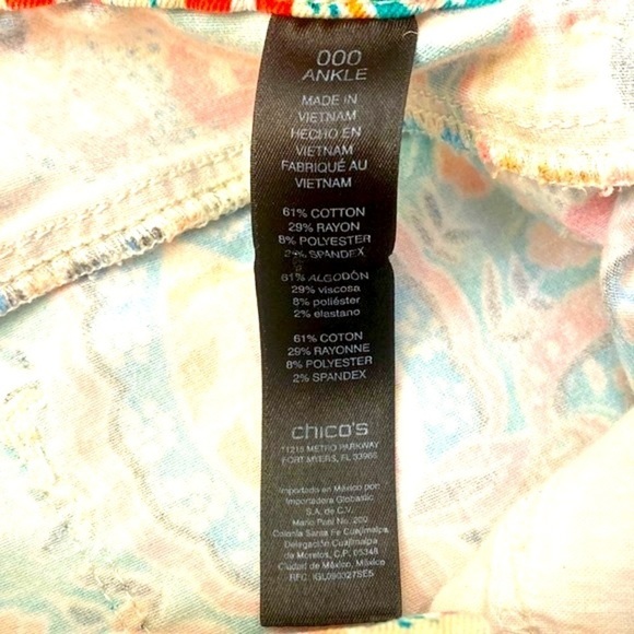 Women’s Chico’s So Slimming Medallion Girlfriend Ankle Jeans Size 0 - Picture 10 of 11